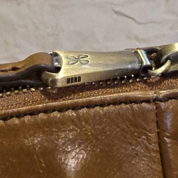 HOBO Brown Leather Shoulder Bag Shelia Medium - Picture 2 of 14